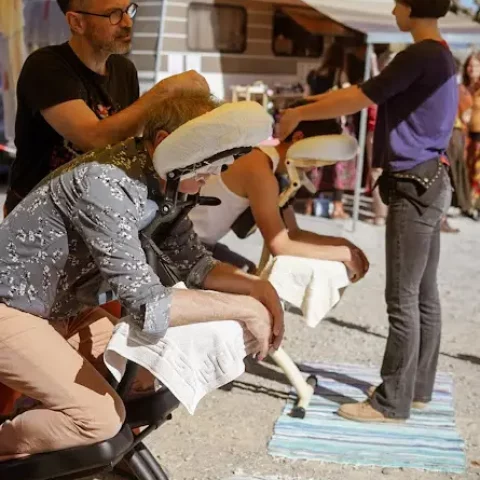 Julien Duprat et Jana Willot - stand massages assis
